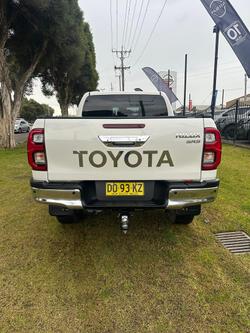 2020 Toyota
Hilux SR5