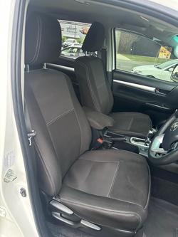 2020 Toyota
Hilux SR5