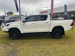 2020 Toyota
Hilux SR5