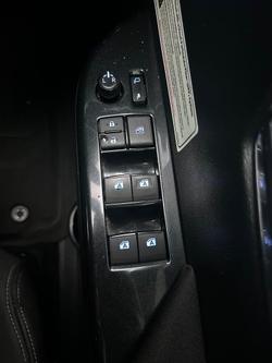 2020 Toyota
Hilux SR5
