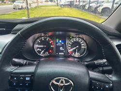 2020 Toyota
Hilux SR5