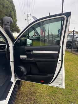 2020 Toyota
Hilux SR5