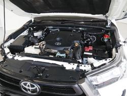 2021 Toyota
                Hilux SR