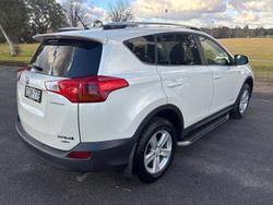 2013 Toyota
RAV4 Cruiser