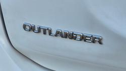 2019 Mitsubishi
Outlander LS