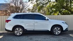 2019 Mitsubishi
Outlander LS