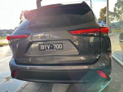 2022 Toyota
                Kluger GXL