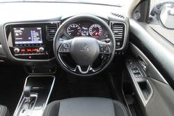 2021 Mitsubishi
Outlander ES