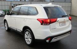 2021 Mitsubishi
Outlander ES