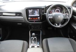 2021 Mitsubishi
Outlander ES