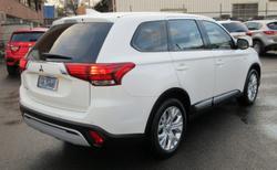 2021 Mitsubishi
Outlander ES