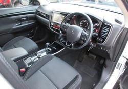 2021 Mitsubishi
Outlander ES