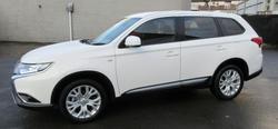 2021 Mitsubishi
Outlander ES