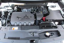 2021 Mitsubishi
Outlander ES