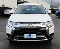 2021 Mitsubishi
Outlander ES
