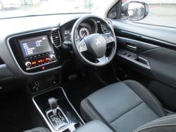 2021 Mitsubishi
Outlander ES