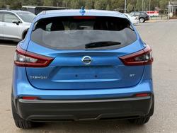 2020 Nissan
                QASHQAI ST