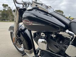 2005 HARLEY-DAVIDSON FLSTC HERITAGE SOFTAIL CLASSIC Black