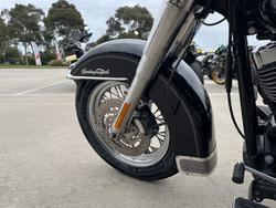 2005 HARLEY-DAVIDSON FLSTC HERITAGE SOFTAIL CLASSIC Black