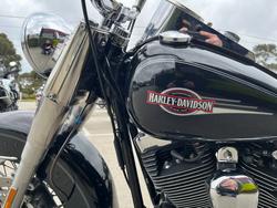 2005 HARLEY-DAVIDSON FLSTC HERITAGE SOFTAIL CLASSIC Black