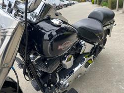 2005 HARLEY-DAVIDSON FLSTC HERITAGE SOFTAIL CLASSIC Black