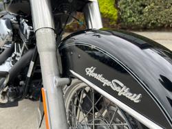 2005 HARLEY-DAVIDSON FLSTC HERITAGE SOFTAIL CLASSIC Black