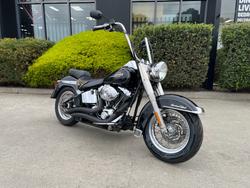 2005 HARLEY-DAVIDSON FLSTC HERITAGE SOFTAIL CLASSIC Black