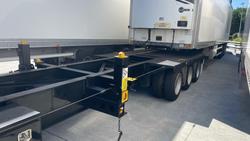 2013 Krueger 40' Drop Deck Skeletal Black