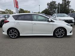 2016 Toyota
                Corolla ZR