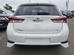2016 Toyota
                Corolla ZR