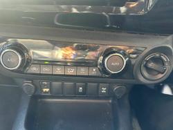 2015 Toyota
                Hilux SR5