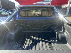 2015 Toyota
                Hilux SR5