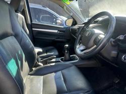 2015 Toyota
                Hilux SR5