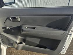 2011 Toyota
Hilux Workmate