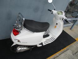 2012 VESPA LX 125 White