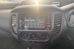 2021 Mitsubishi
Triton GLX