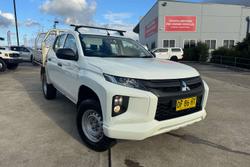 2021 Mitsubishi
Triton GLX