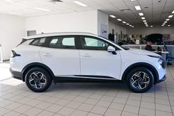 2023 Kia
                Sportage S