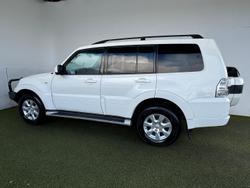 2015 Mitsubishi
Pajero GLX