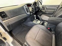 2015 Mitsubishi
Pajero GLX