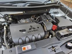 2020 Mitsubishi Outlander ES ZL MY21 White