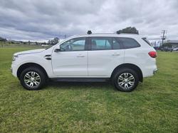 2017 Ford
Everest Trend