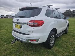 2017 Ford
Everest Trend