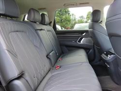 2025 LDV
D90 Executive