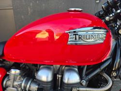 2010 Triumph THRUXTON 900 RED