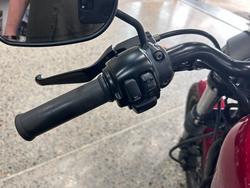 2011 Harley-Davidson XL883 IRON 883 RED