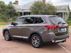 2016 Mitsubishi
                Outlander Exceed