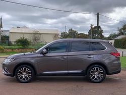 2016 Mitsubishi
                Outlander Exceed