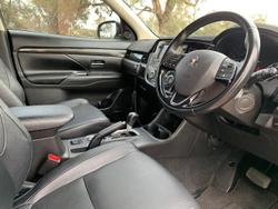 2016 Mitsubishi
                Outlander Exceed