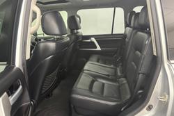 2017 Toyota
Landcruiser VX